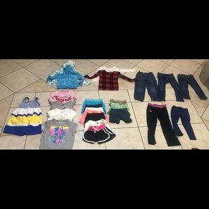 Girl's Lot of 25 pieces of clothing items size Size 4T-6T